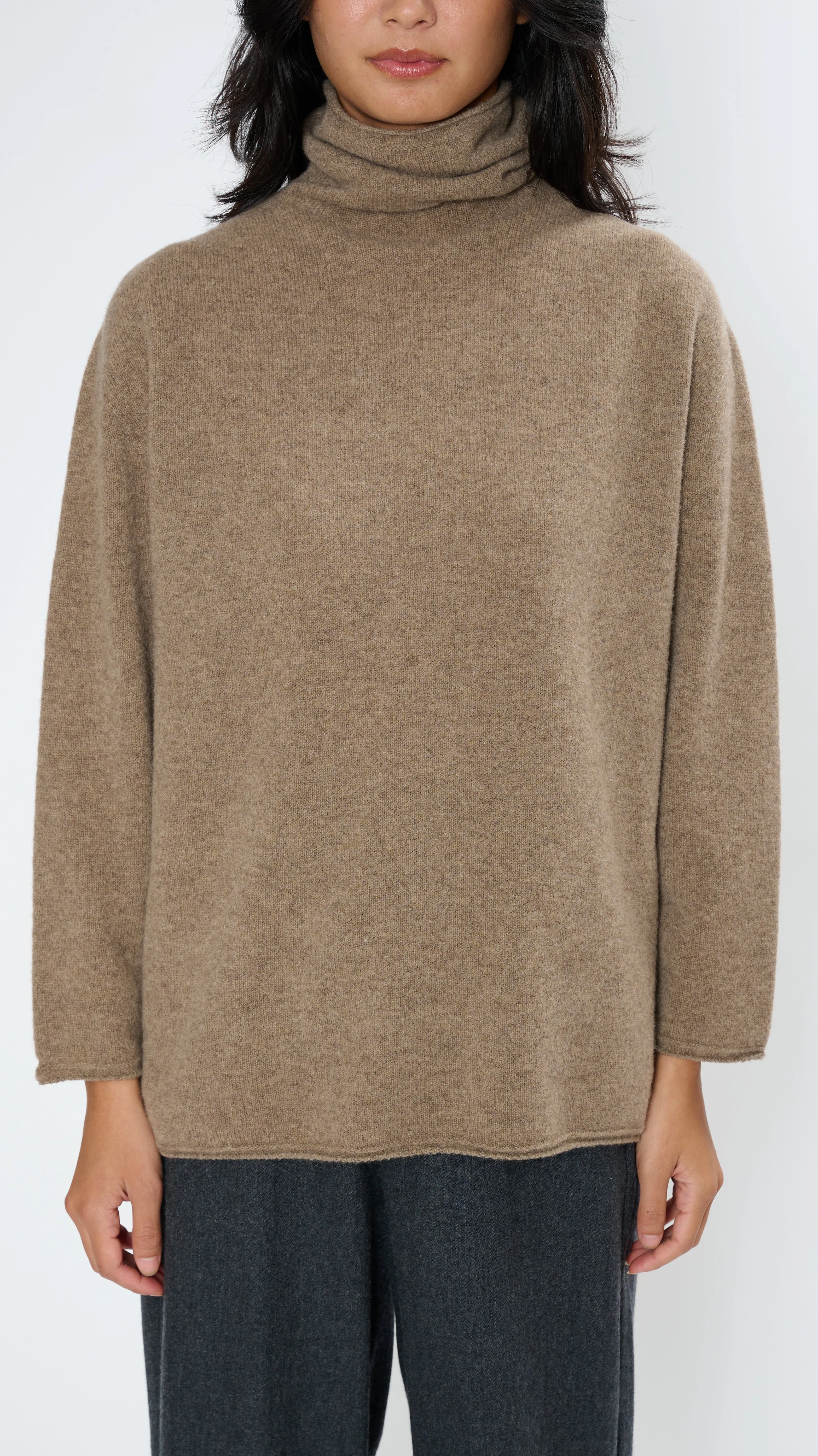 Fine Merino Wool Turtleneck Knit Pullover in Brown